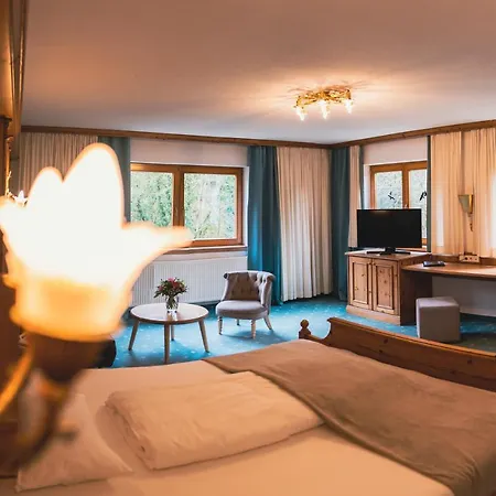 호텔 Hotel-restaurant Kreuzberghof Tagungs- Und Veranstaltungshotel 티에펜바흐