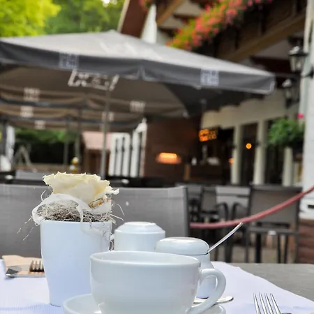 호텔 Hotel-restaurant Kreuzberghof Tagungs- Und Veranstaltungshotel 티에펜바흐