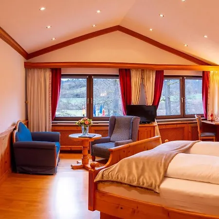 Hotel-restaurant Kreuzberghof Tagungs- Und Veranstaltungshotel 호텔 티에펜바흐